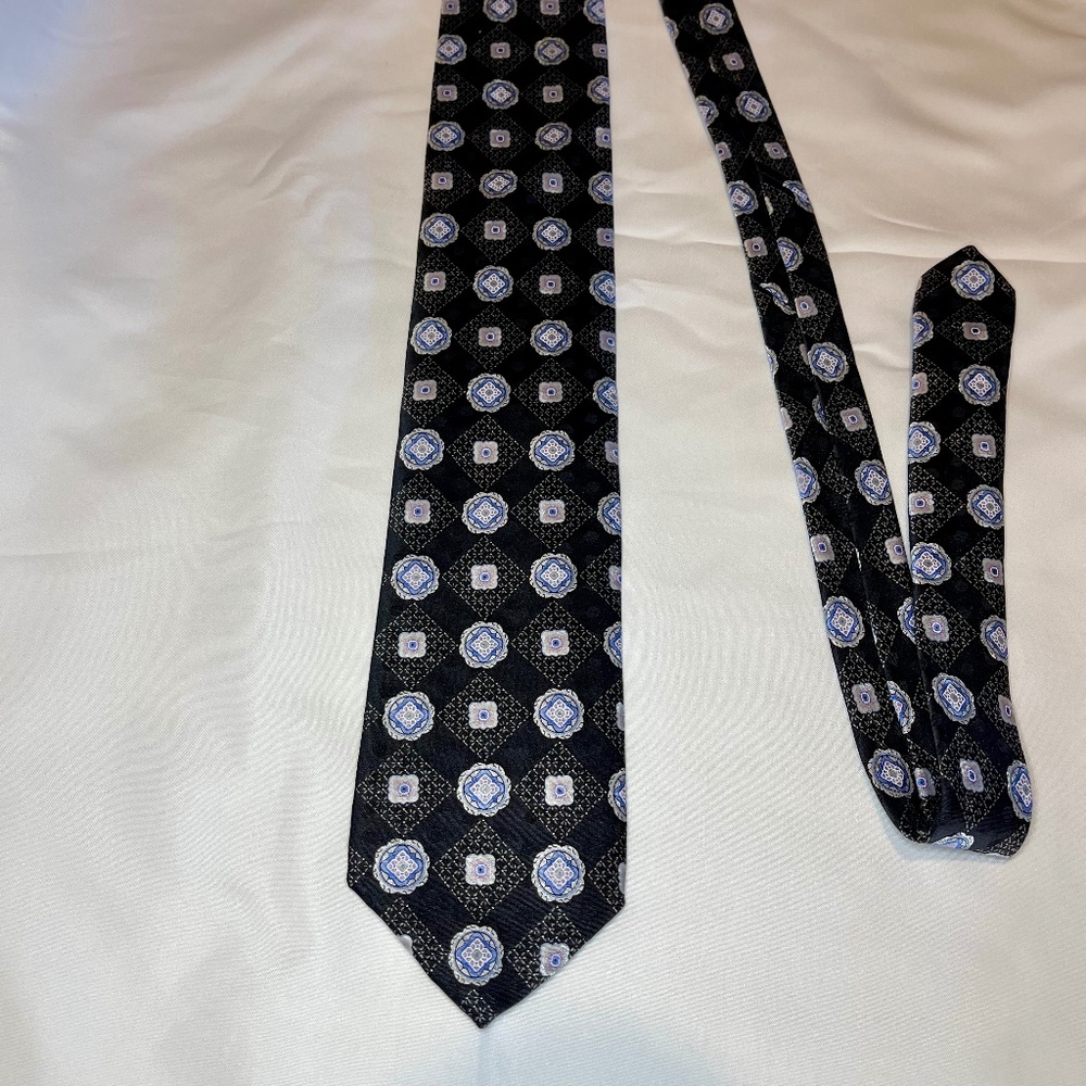 Robert Talbott Carmel Black Silk Medallion Tie 3.25